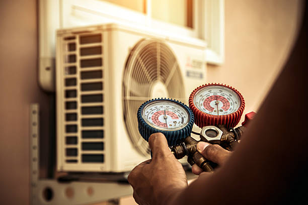 Professional Hvac technician working in Thrall, TX